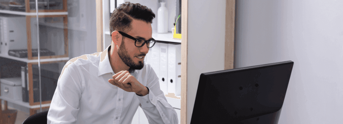 Rekruter korzysta z systemu ATS rekrutacji